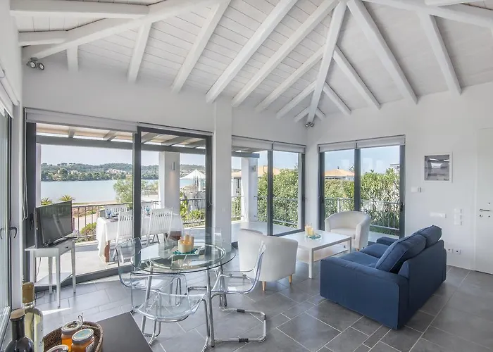 Minimal Sea View Maisonette