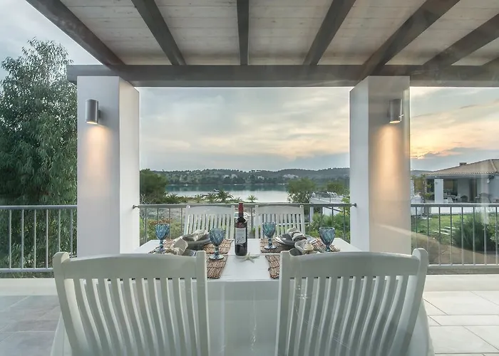 Minimal Sea View Maisonette